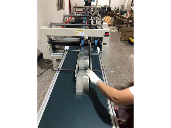 PVC全自动胶盒机
